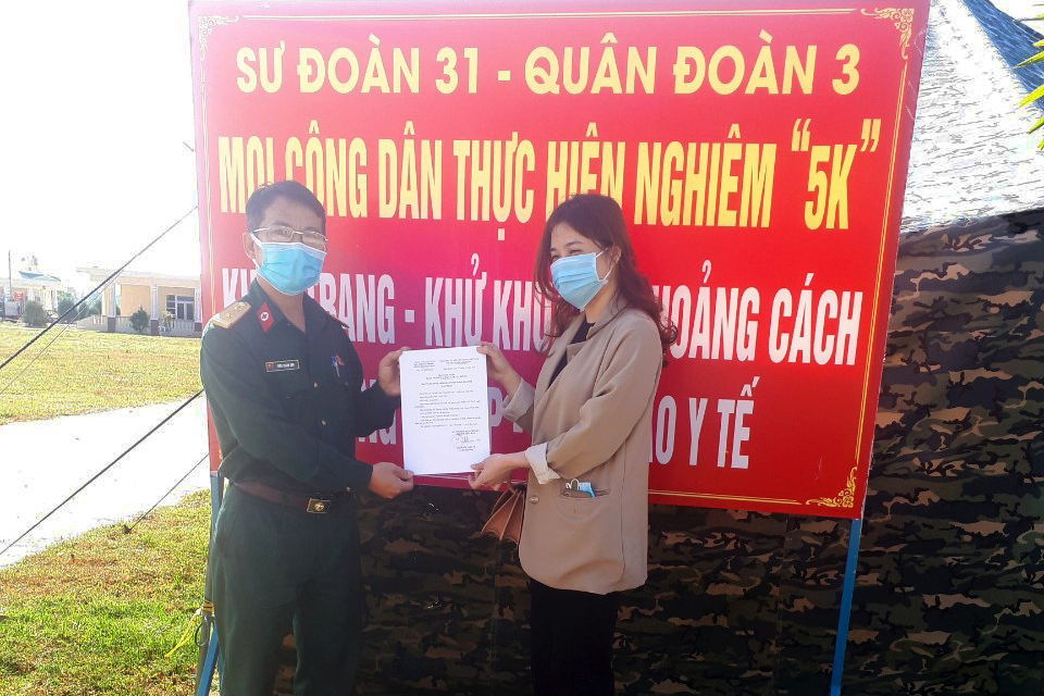 Trao giấy chứng nhận hoàn thành cách ly tập trung cho 200 công dân

